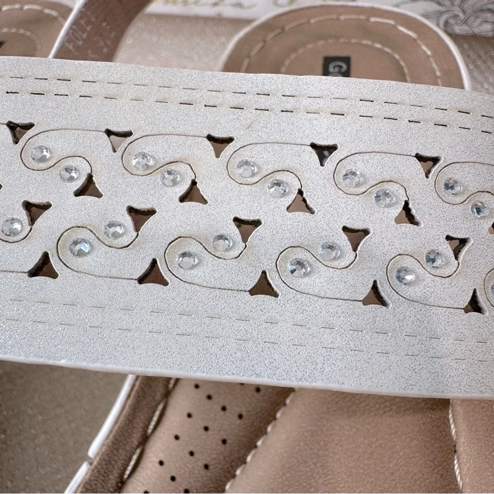 Good Choice Foley White Wedge Sandals with rhinestone accents Size 9.5 No Box